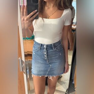 Gap Mini distressed denim skirt with button detail Size 00/24P